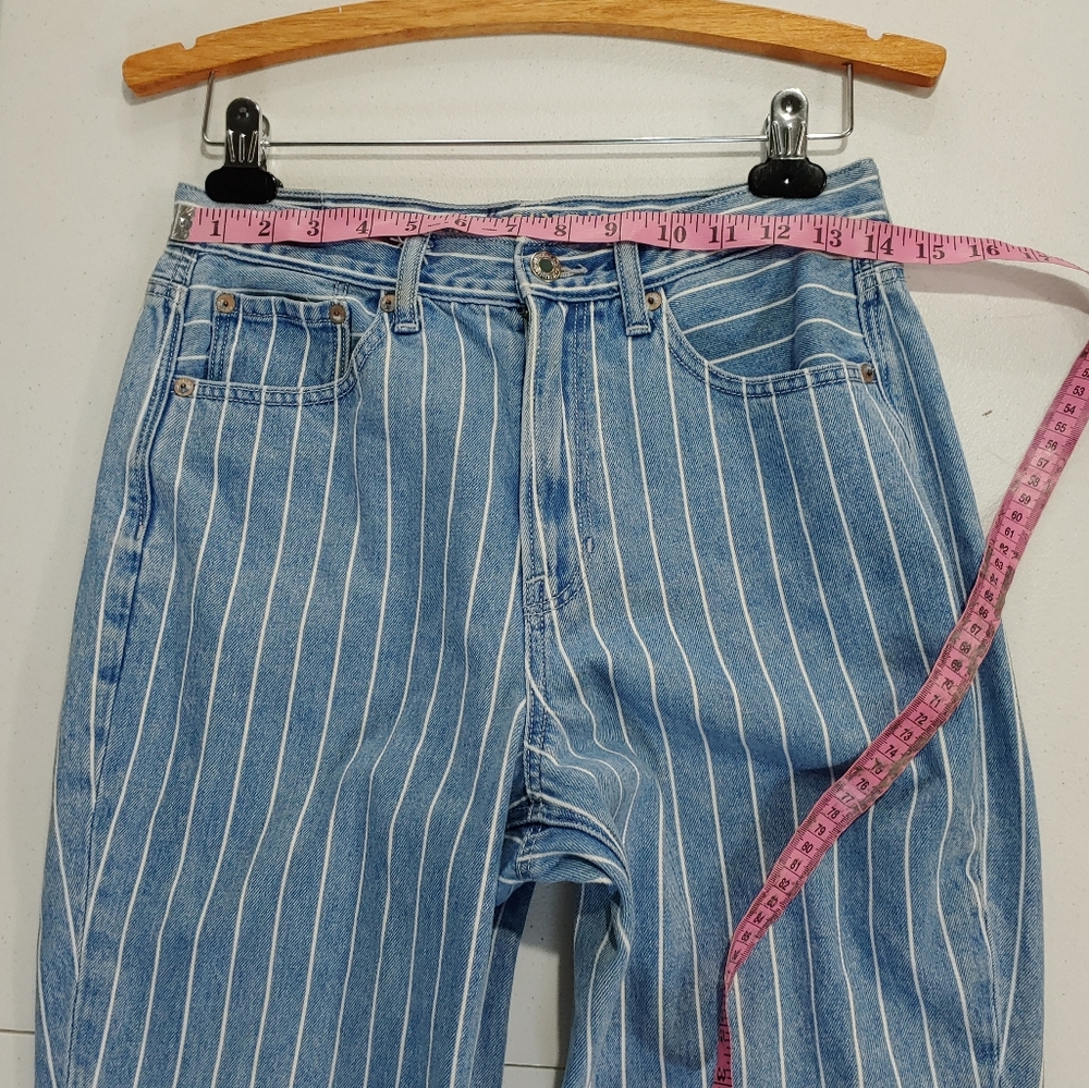 AMERICAN EAGLE PIN STRIPE MOM JEAN (637) - Picture 2 of 13